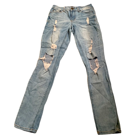 Refuge Juniors Size 0 Distressed Jeans - Picture 1 of 6